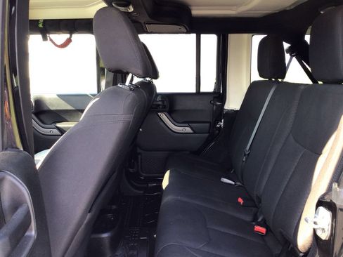 Used 2018 Jeep Wrangler Unlimited Sport S AWD/4WD image 10