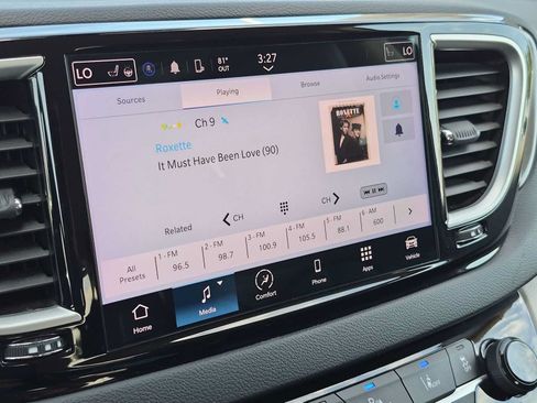 Used 2024 Chrysler Pacifica Touring-L FWD image 27