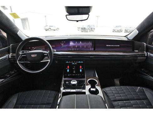 Used 2025 Cadillac Escalade ESV Sport Platinum AWD/4WD image 9
