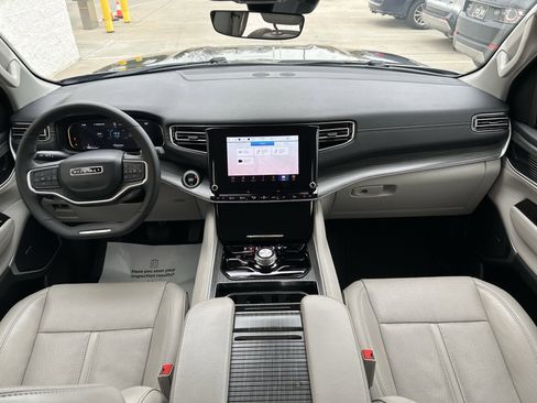 Used 2024 Jeep Wagoneer Series II w/ Flexible Seating Group image 19