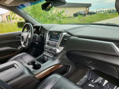 Used 2018 Chevrolet Suburban LT w/ Luxury Package AWD/4WD image 53