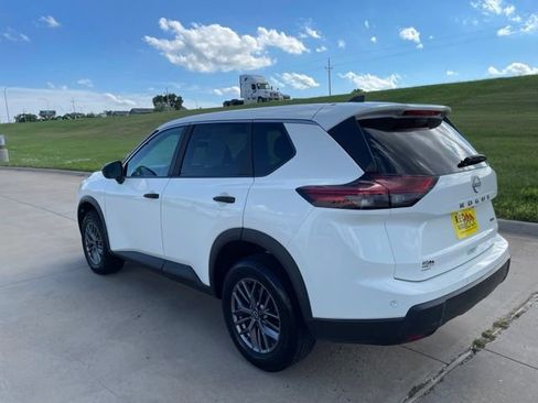 Used 2024 Nissan Rogue S AWD/4WD image 6