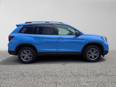 Used 2024 Honda Passport TrailSport image 2