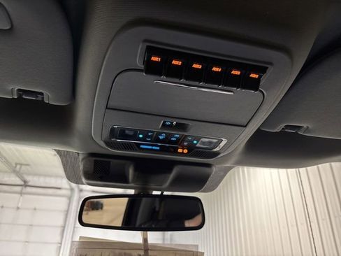Used 2023 Ford F250 Lariat w/ Lariat Ultimate Package AWD/4WD image 38