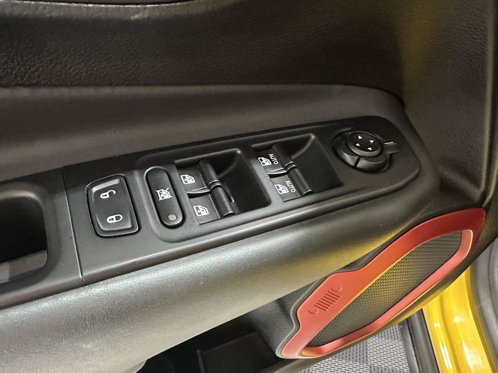 Used 2016 Jeep Renegade Trailhawk AWD/4WD image 21