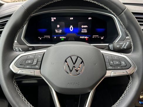 Used 2023 Volkswagen Tiguan SE FWD image 23