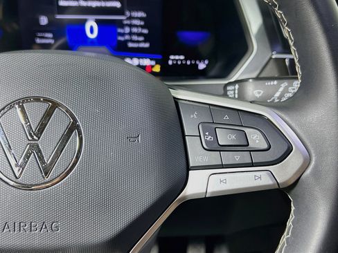 Used 2024 Volkswagen Tiguan SE AWD/4WD image 19