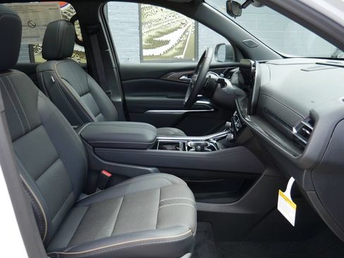 New 2026 Chevrolet Traverse High Country w/ LPO, Floor Liner Package AWD/4WD image 11