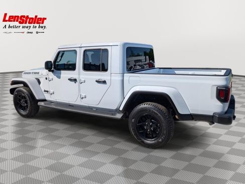 Used 2025 Jeep Gladiator Sport AWD/4WD image 2