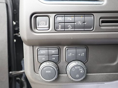Used 2023 Chevrolet Tahoe Premier AWD/4WD image 13