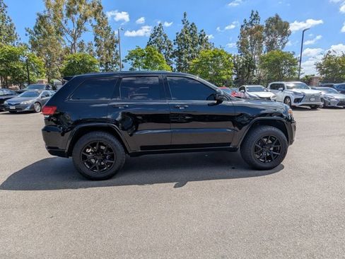 Used 2021 Jeep Grand Cherokee Laredo X image 4