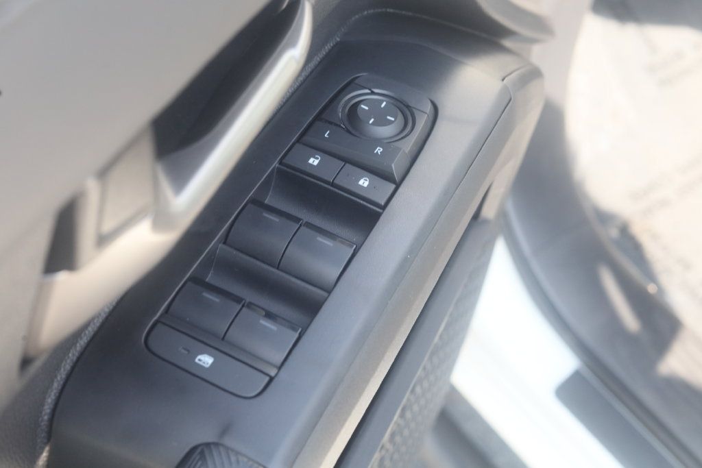 Used 2025 Toyota Tacoma 4x4 Double Cab Hybrid image 37
