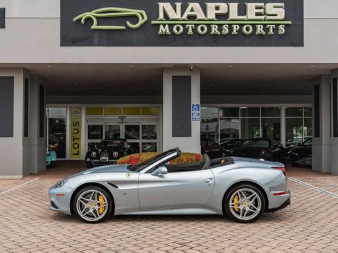 Used 2016 Ferrari California T RWD image 35