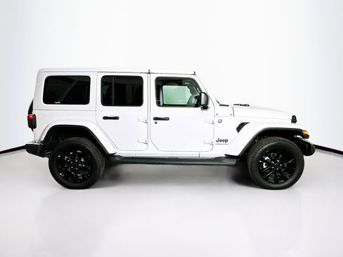 Used 2025 Jeep Wrangler Sahara image 10
