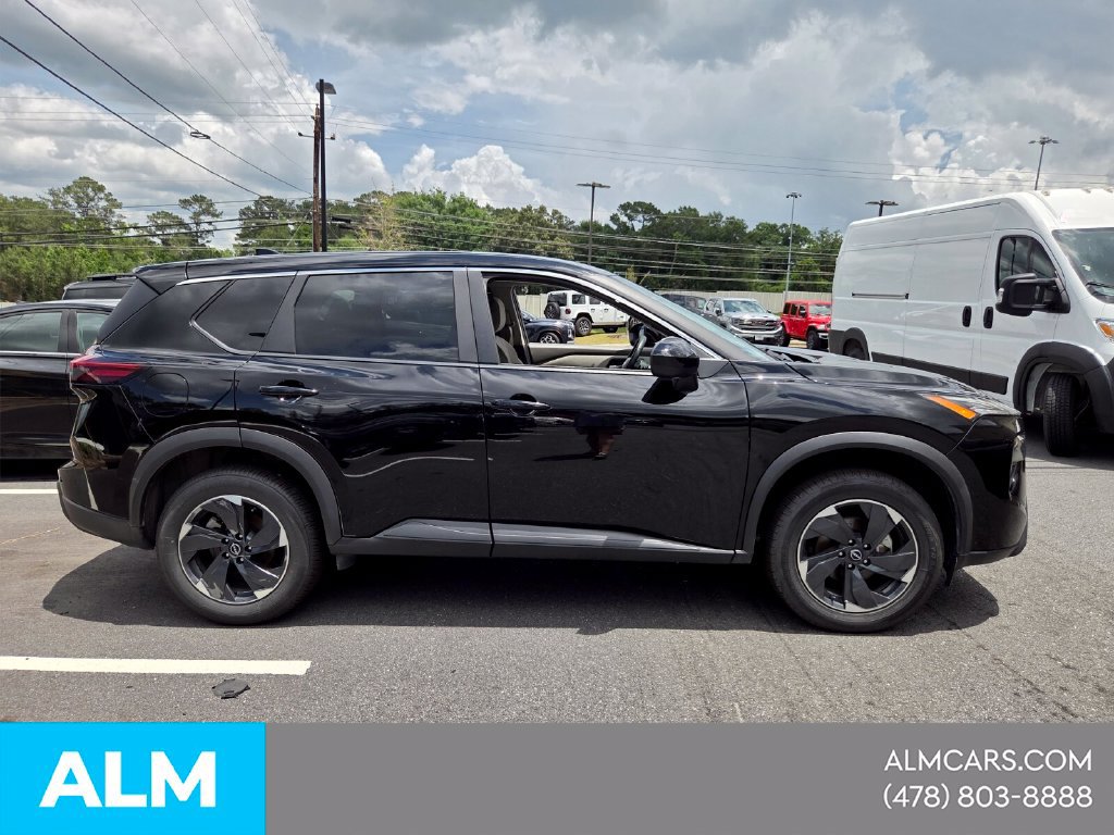 Used 2025 Nissan Rogue SV AWD/4WD image 14