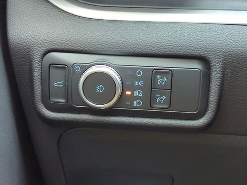 Used 2022 Ford Explorer XLT w/ Equipment Group 202A image 27