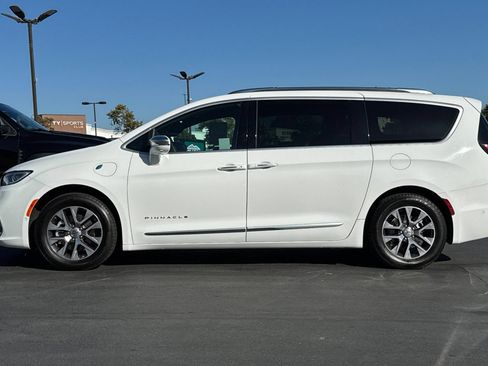 Used 2022 Chrysler Pacifica Pinnacle FWD image 9