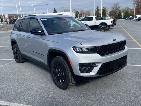 New 2025 Jeep Grand Cherokee Altitude image 2