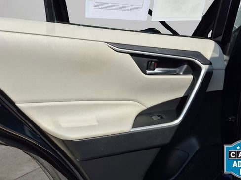 Used 2021 Toyota RAV4 XLE Premium image 21