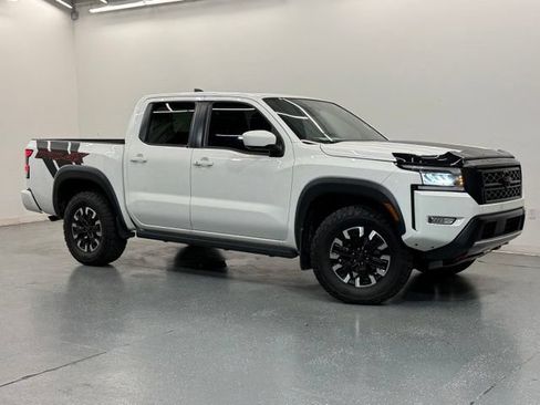 Used 2023 Nissan Frontier PRO-4X AWD/4WD image 2