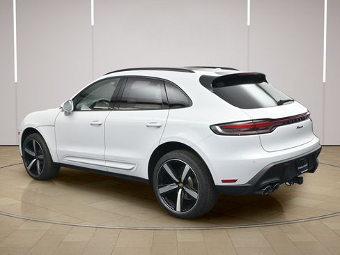 Certified 2026 Porsche Macan AWD/4WD image 23