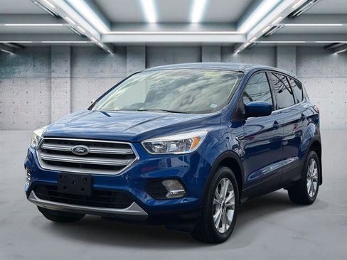 Used 2019 Ford Escape SE image 1