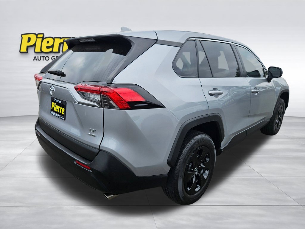 Used 2022 Toyota RAV4 LE AWD/4WD image 5