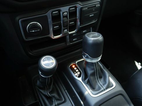 Used 2023 Jeep Wrangler Unlimited Sahara AWD/4WD image 16