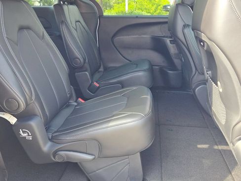 New 2026 Chrysler Pacifica Select FWD image 10