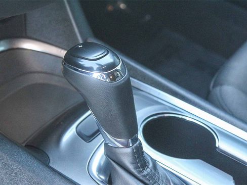 Used 2020 Chevrolet Malibu LT image 19