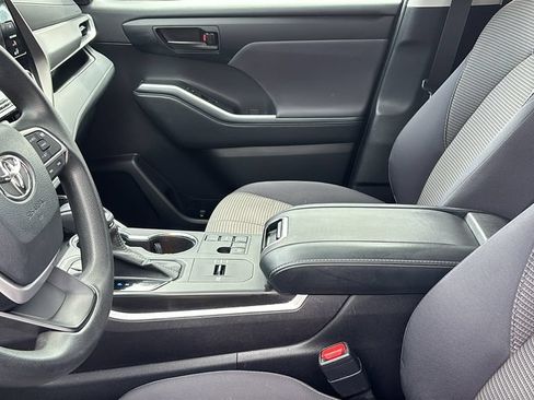 Used 2023 Toyota Highlander L FWD image 23