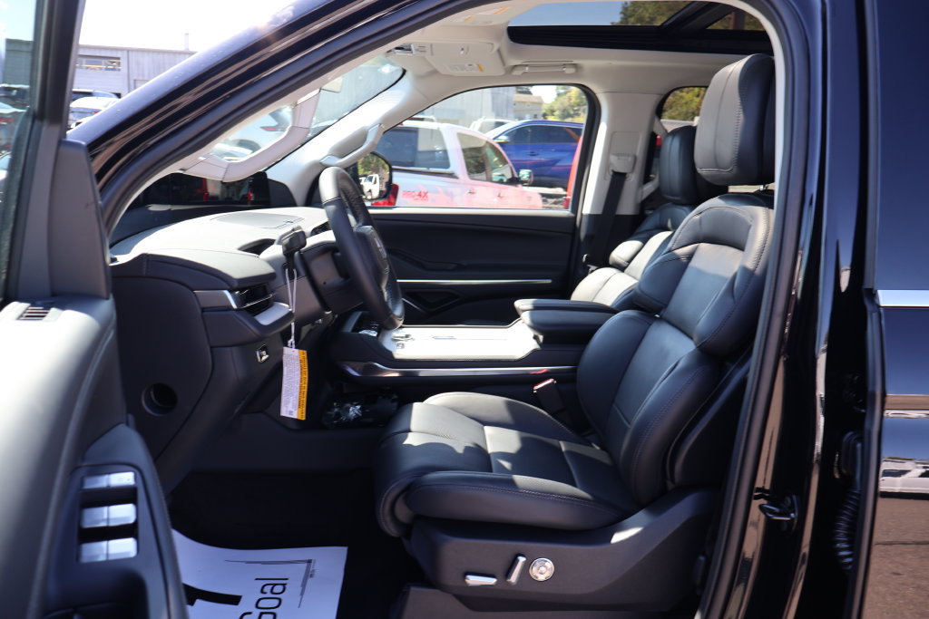 New 2027 Lincoln Navigator Reserve AWD/4WD image 16