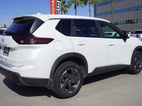 Used 2026 Nissan Rogue SV FWD image 6