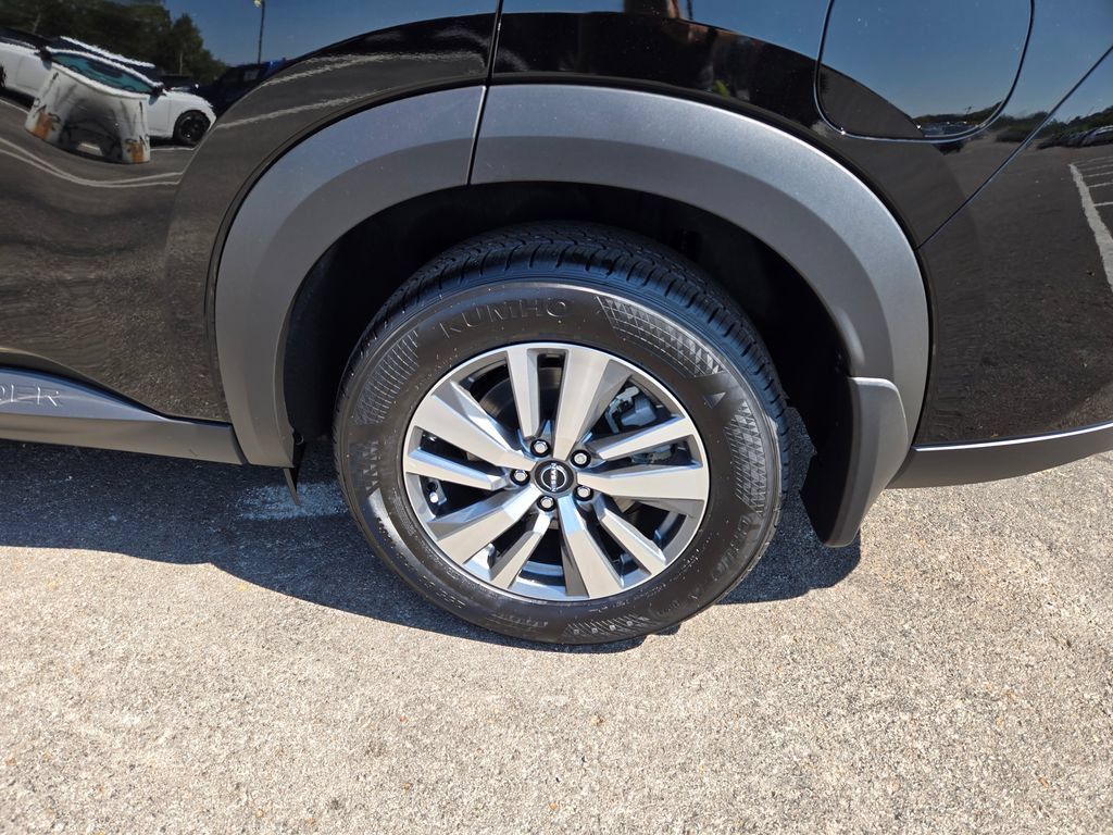 New 2026 Nissan Pathfinder SL FWD image 9