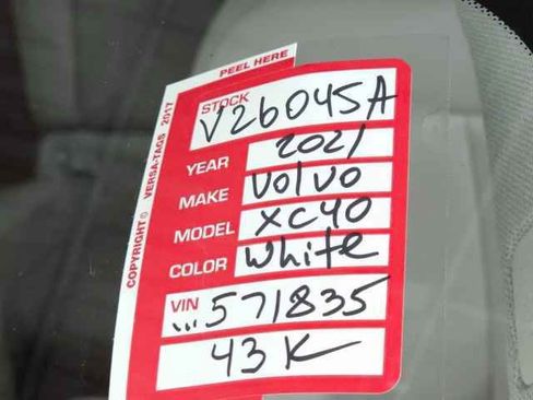 Used 2021 Volvo XC40 T5 Momentum image 31