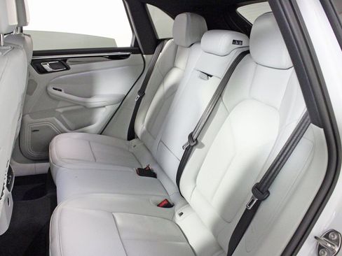 Certified 2025 Porsche Macan image 35