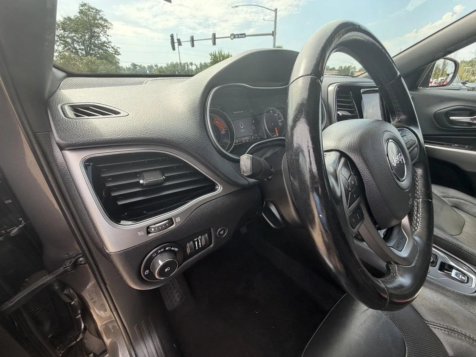 Used 2020 Jeep Cherokee High Altitude AWD/4WD image 11