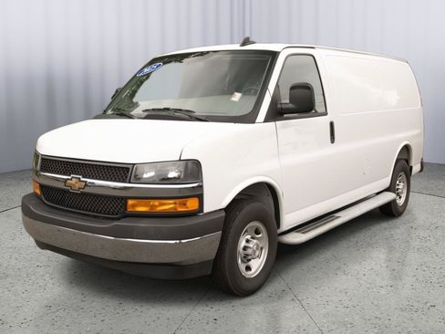 Used 2025 Chevrolet Express 2500 w/ Driver Convenience Package RWD image 17