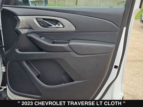 Used 2023 Chevrolet Traverse LT FWD image 33