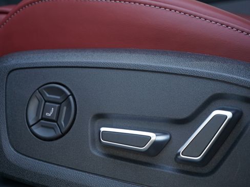 New 2025 Audi SQ6 e-tron Premium Plus image 10