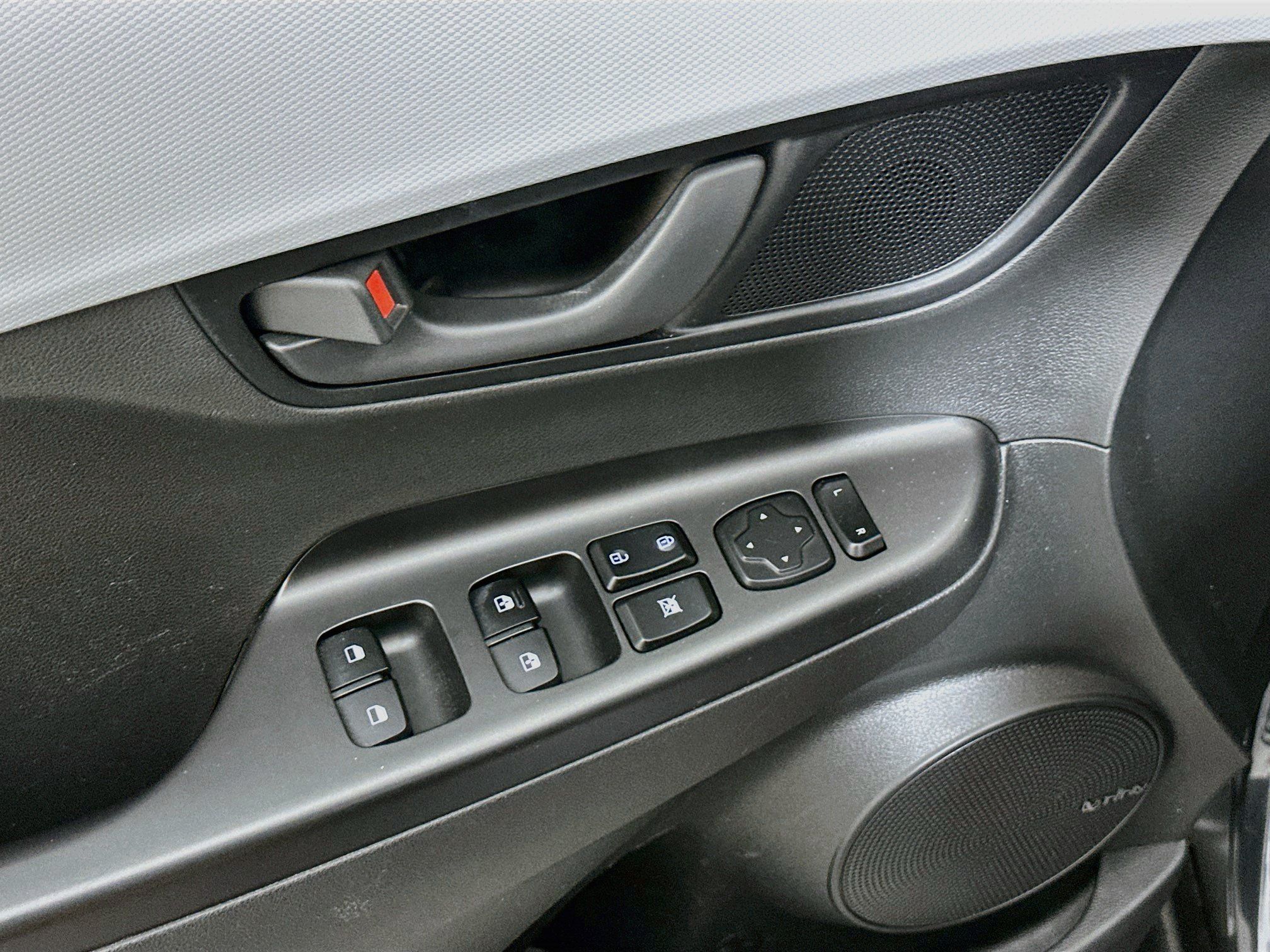 Used 2019 Hyundai Kona SEL w/ SEL Tech Package 02 FWD image 15