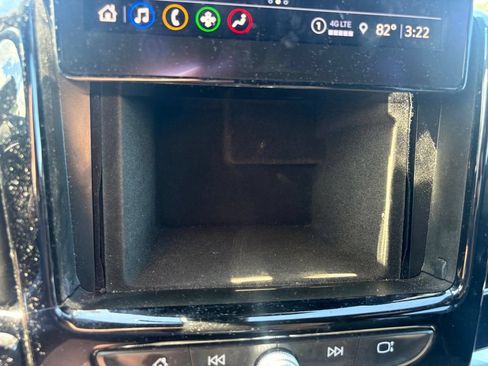 Used 2023 Chevrolet Traverse LT FWD image 18