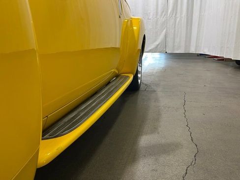 Used 2004 Chevrolet SSR w/ Preferred Equipment Group RWD image 24