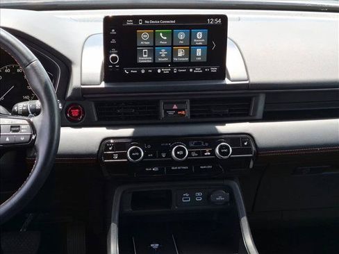 Used 2025 Honda Pilot TrailSport image 13