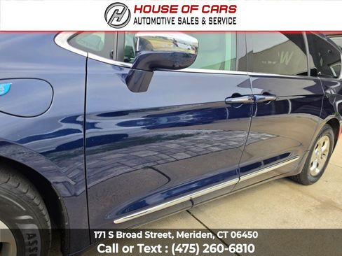 Used 2018 Chrysler Pacifica Limited w/ Advanced Safetytec Group FWD image 18