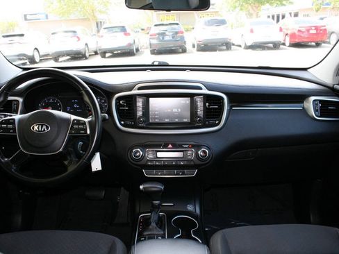 Used 2020 Kia Sorento LX w/ LX I4 Convenience Package FWD image 14