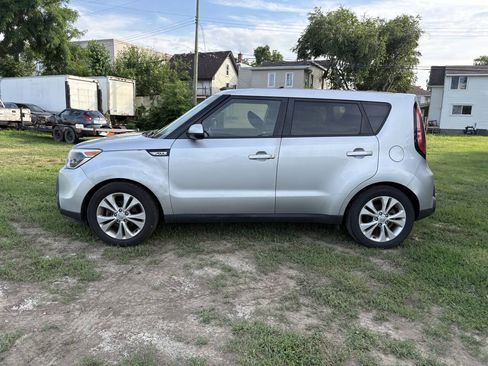 Used 2015 Kia Soul + FWD image 2