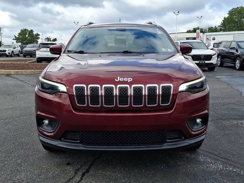 Used 2019 Jeep Cherokee Latitude Plus w/ Cold Weather Group AWD/4WD image 2