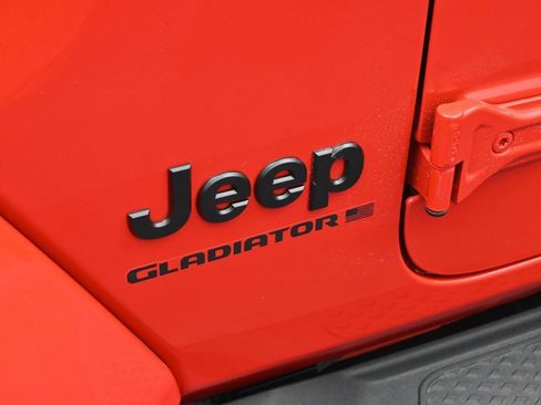 New 2025 Jeep Gladiator Sport image 20