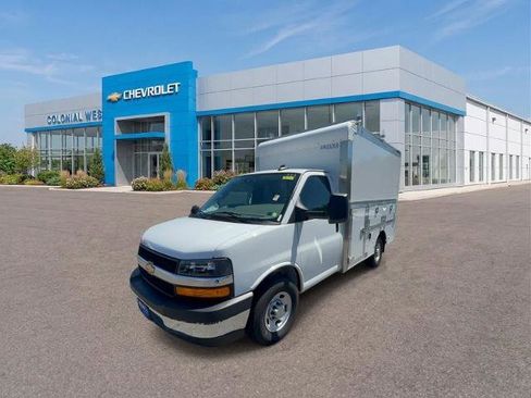 Used 2025 Chevrolet Express 3500 w/ Power Convenience Package RWD image 3
